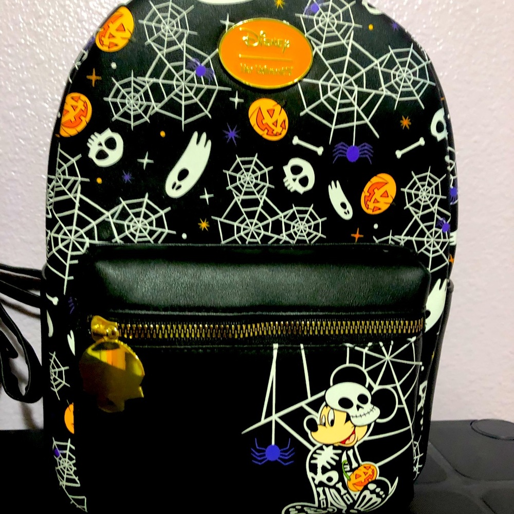 BNWT Micky mouse glow in the dark Loungefly